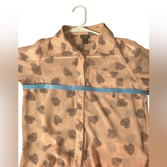 Rue 21 Blush Collar Buttondown Midsleeve RollTab Heart V Neck Shirt Size Small - Picture 12 of 14
